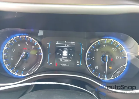 2017 Chrysler Pacifica Touring-L z USA, uszkodzony, nr VIN 2C4RC1BG8HR613239